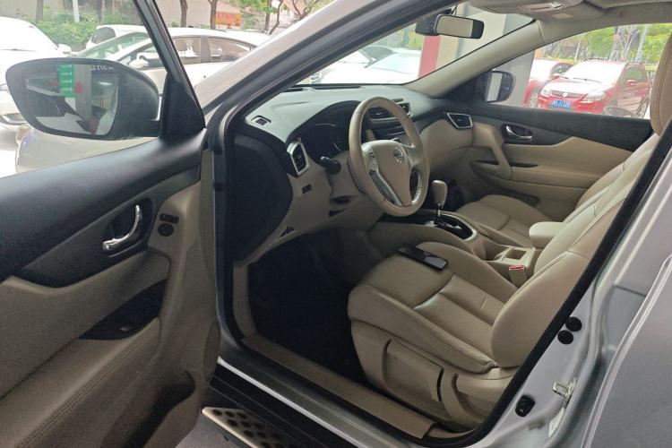 Used Nissan X-Trail 2014 2.0L CVT Comfort Edition 2WD Driver Seat