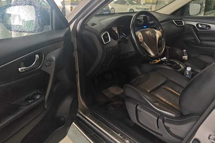 Used Nissan X-Trail 2014 2.0L CVT Comfort Edition 2WD Driver Seat
