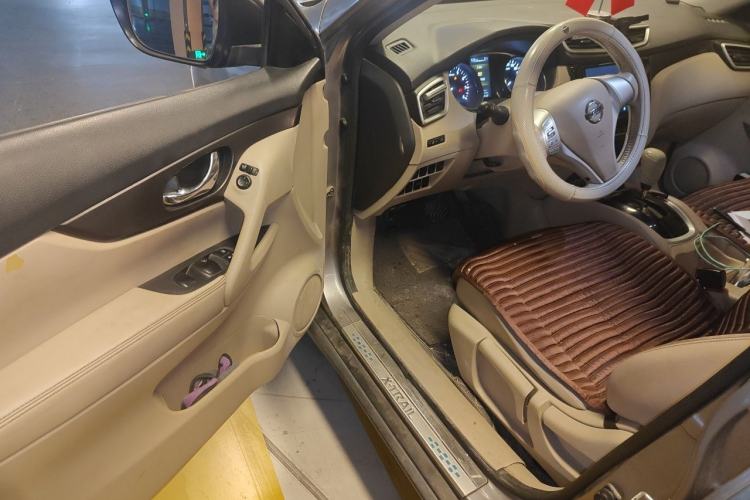 Used Nissan X-Trail 2014 2.0L CVT Comfort Edition 2WD Driver Seat