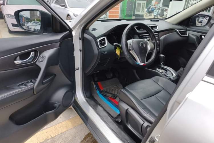 Used Nissan X-Trail 2014 2.0L CVT Comfort Edition 2WD Driver Seat