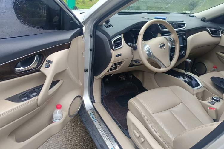 Used Nissan X-Trail 2014 2.5L CVT Ultimate Edition 4WD Driver Seat
