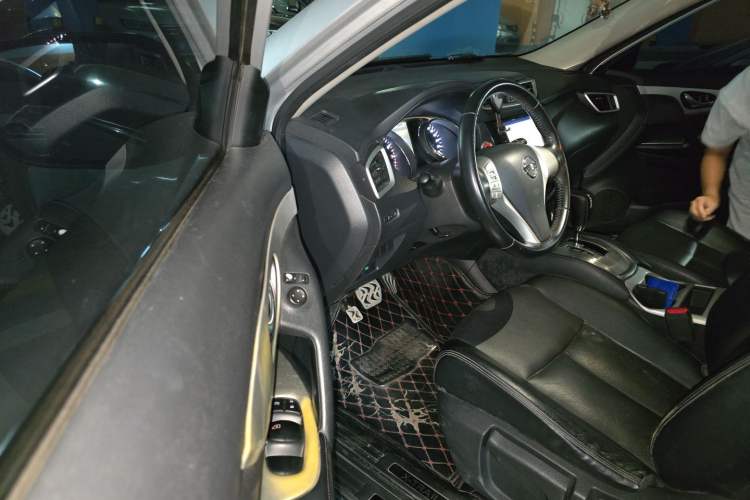 Used Nissan X-Trail 2014 2.0L CVT Comfort Edition 2WD Driver Seat