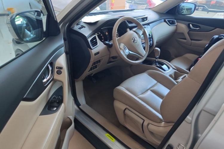 Used Nissan X-Trail 2014 2.0L CVT Comfort Edition 2WD Driver Seat