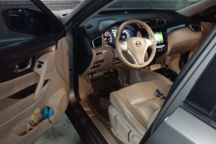 Used Nissan X-Trail 2014 2.0L CVT Comfort Edition 2WD Driver Seat