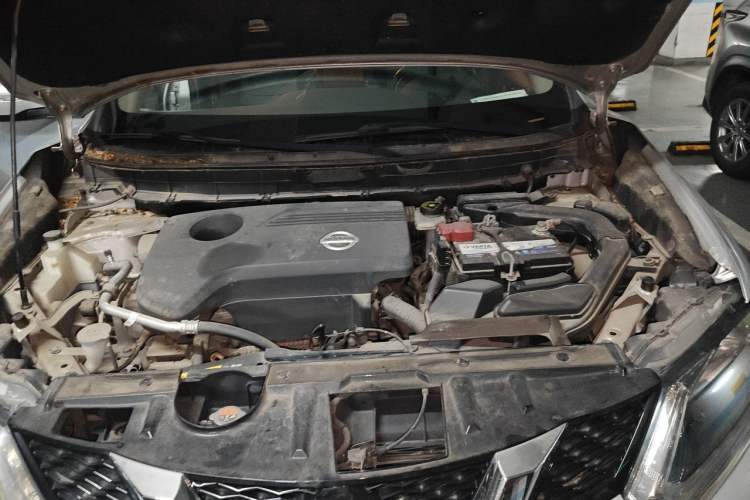 Used Nissan X-Trail 2014 2.5L CVT Leading Edition 4WD Engine Bay