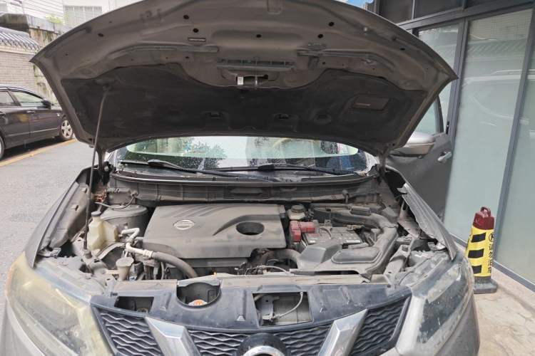 Used Nissan X-Trail 2014 2.0L CVT Comfort Edition 2WD Engine Bay