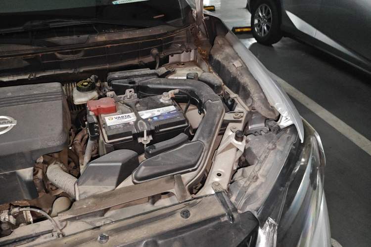 Used Nissan X-Trail 2014 2.5L CVT Leading Edition 4WD Engine Bay Left