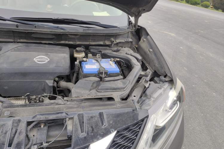 Used Nissan X-Trail 2014 2.5L CVT Ultimate Edition 4WD Engine Bay Left
