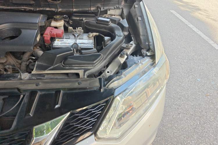 Used Nissan X-Trail 2014 2.0L CVT Comfort Edition 2WD Engine Bay Left