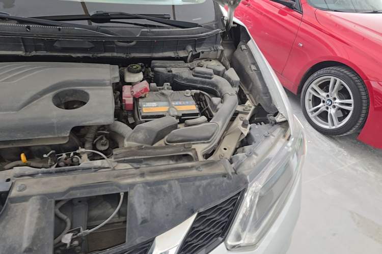 Used Nissan X-Trail 2014 2.0L CVT Comfort Edition 2WD Engine Bay Left