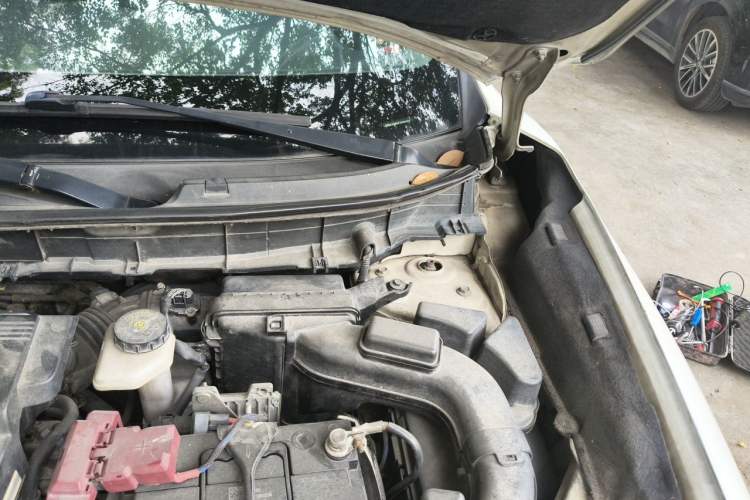 Used Nissan X-Trail 2014 2.0L CVT Comfort Edition 2WD Engine Bay Left