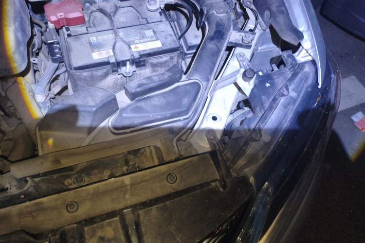 Used Nissan X-Trail 2014 2.5L CVT Luxury Edition 4WD Engine Bay Left