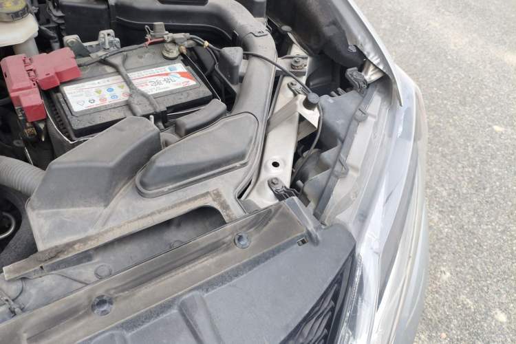 Used Nissan X-Trail 2014 2.0L CVT Comfort Edition 2WD Engine Bay Left