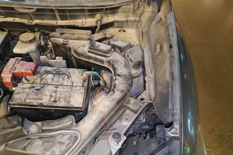 Used Nissan X-Trail 2014 2.0L CVT Comfort Edition 2WD Engine Bay Left