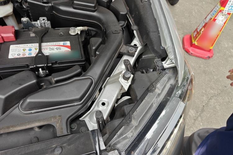 Used Nissan X-Trail 2014 2.0L CVT Comfort Edition 2WD Engine Bay Left