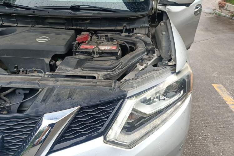 Used Nissan X-Trail 2014 2.5L CVT Ultimate Edition 4WD Engine Bay Left
