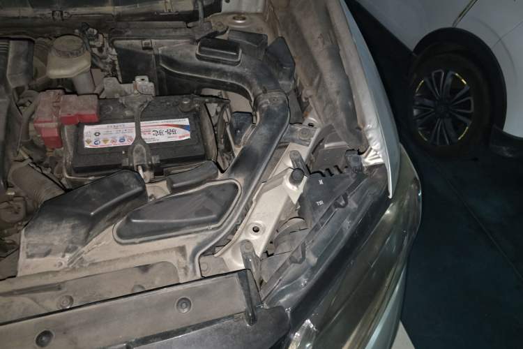 Used Nissan X-Trail 2014 2.0L CVT Comfort Edition 2WD Engine Bay Left
