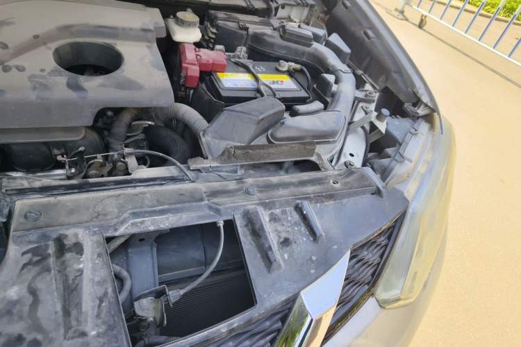 Used Nissan X-Trail 2014 2.0L CVT Comfort Edition 2WD Engine Bay Left