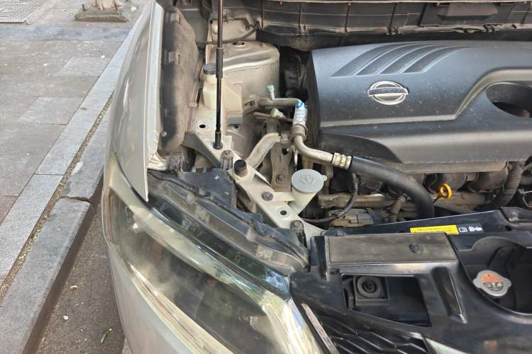 Used Nissan X-Trail 2014 2.0L CVT Comfort Edition 2WD Engine Bay Right