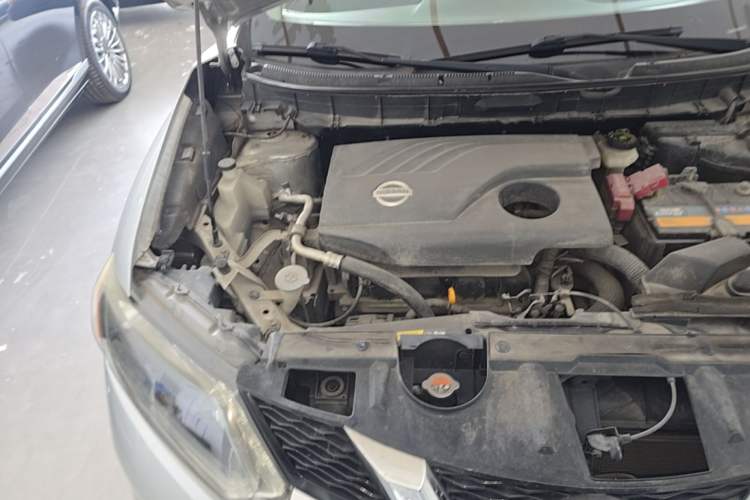 Used Nissan X-Trail 2014 2.0L CVT Comfort Edition 2WD Engine Bay Right