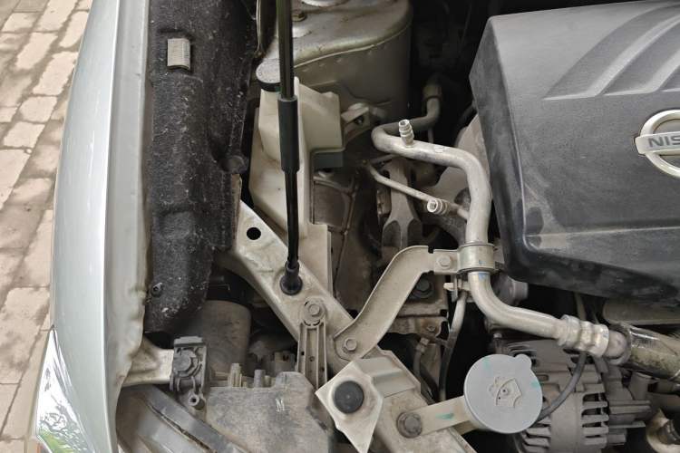 Used Nissan X-Trail 2014 2.0L CVT Comfort Edition 2WD Engine Bay Right