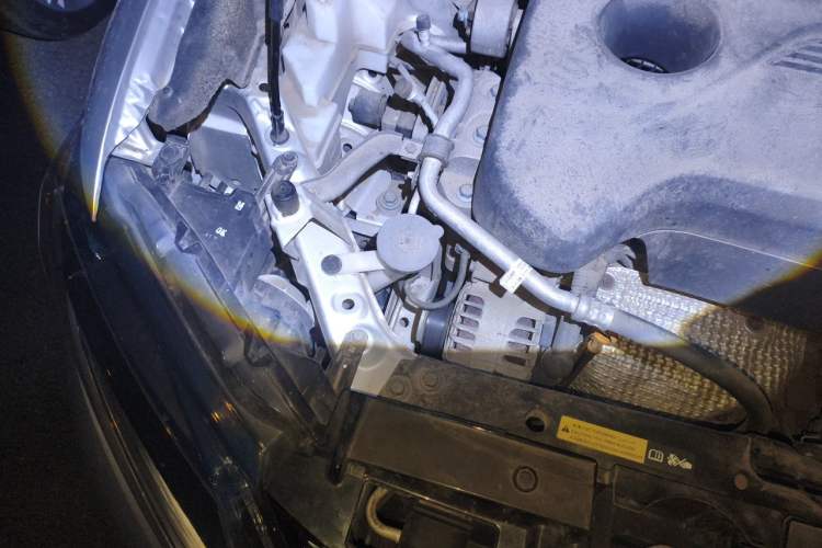 Used Nissan X-Trail 2014 2.5L CVT Luxury Edition 4WD Engine Bay Right