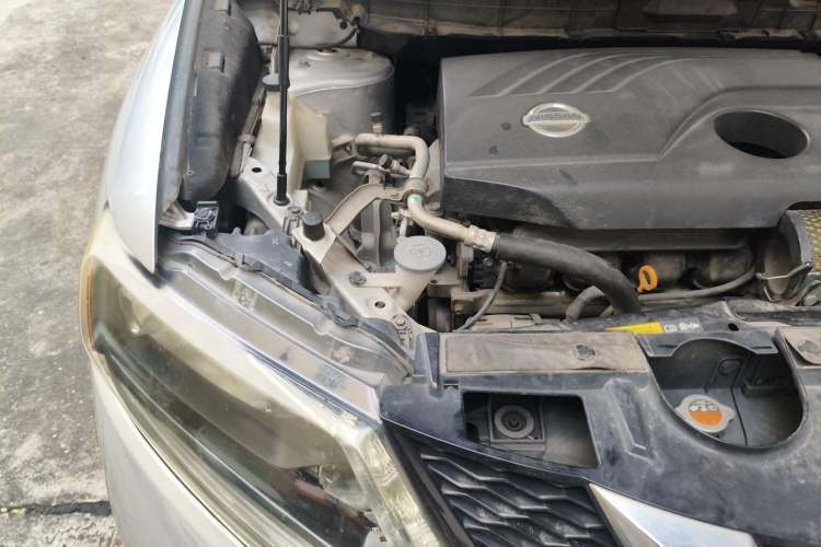 Used Nissan X-Trail 2014 2.0L CVT Comfort Edition 2WD Engine Bay Right