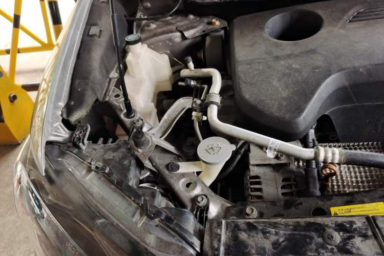 Used Nissan X-Trail 2014 2.5L CVT Luxury Edition 4WD Engine Bay Right