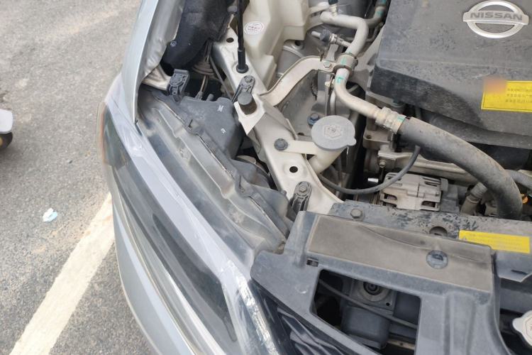 Used Nissan X-Trail 2014 2.0L CVT Comfort Edition 2WD Engine Bay Right