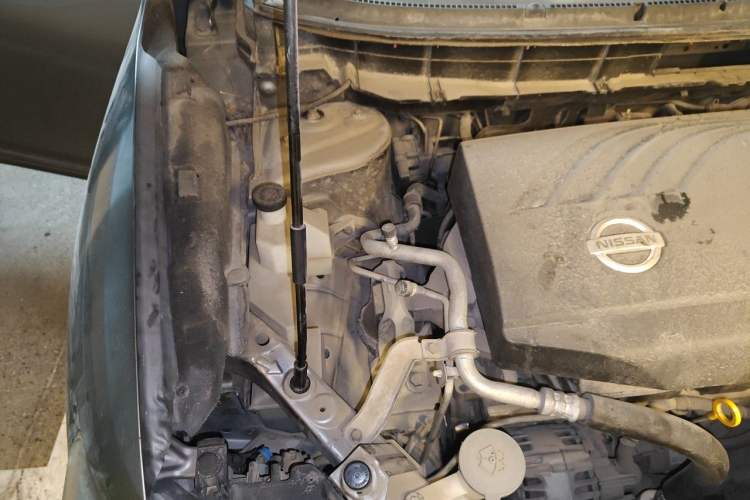 Used Nissan X-Trail 2014 2.0L CVT Comfort Edition 2WD Engine Bay Right