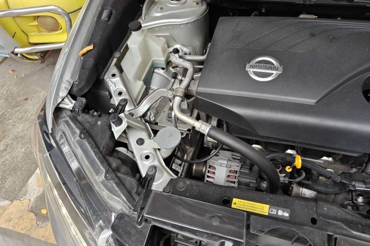 Used Nissan X-Trail 2014 2.0L CVT Comfort Edition 2WD Engine Bay Right