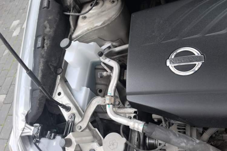 Used Nissan X-Trail 2014 2.0L CVT Comfort Edition 2WD Engine Bay Right