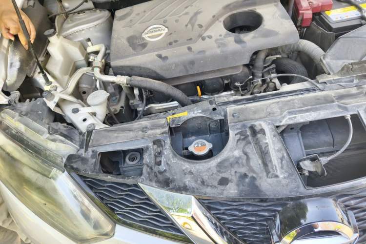Used Nissan X-Trail 2014 2.0L CVT Comfort Edition 2WD Engine Bay Right