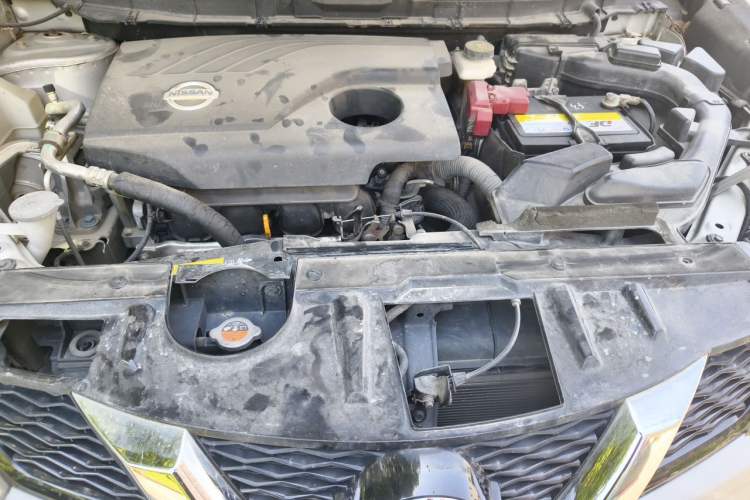Used Nissan X-Trail 2014 2.0L CVT Comfort Edition 2WD Engine Bay