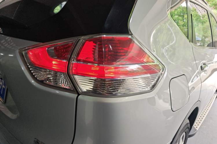 Used Nissan X-Trail 2014 2.0L CVT Comfort Edition 2WD Exterior 3