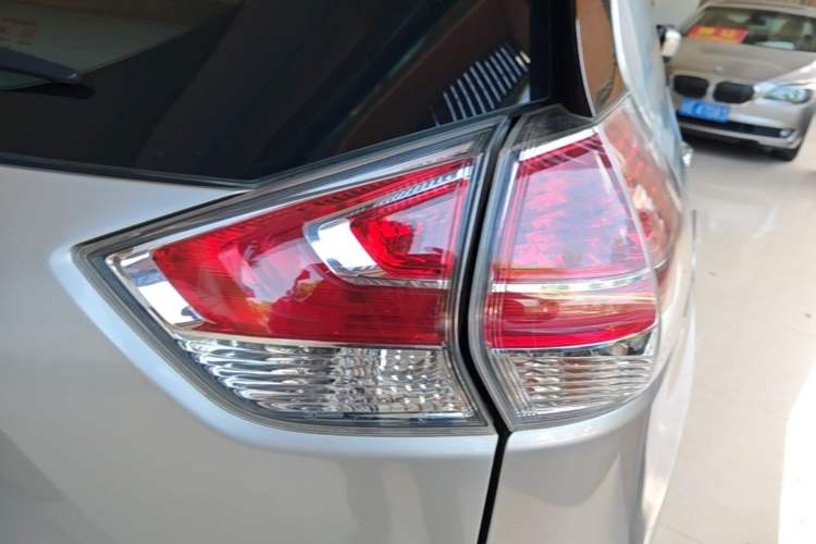 Used Nissan X-Trail 2014 2.0L CVT Comfort Edition 2WD Exterior 3