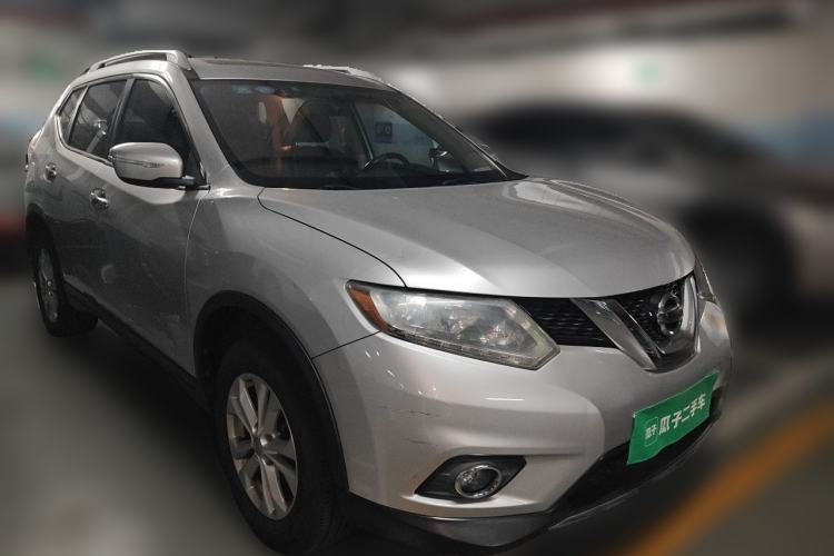 Used Nissan X-Trail 2014 2.5L CVT Leading Edition 4WD Front Right 45 Deg