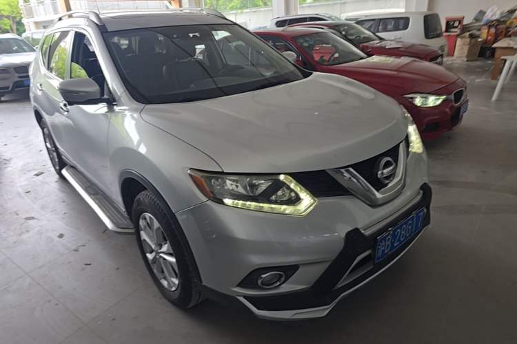 Used Nissan X-Trail 2014 2.0L CVT Comfort Edition 2WD Front Right 45 Deg