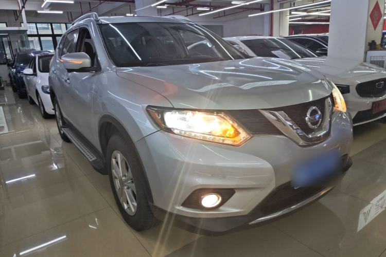 Used Nissan X-Trail 2014 2.5L CVT Luxury Edition 4WD Front Right 45 Deg