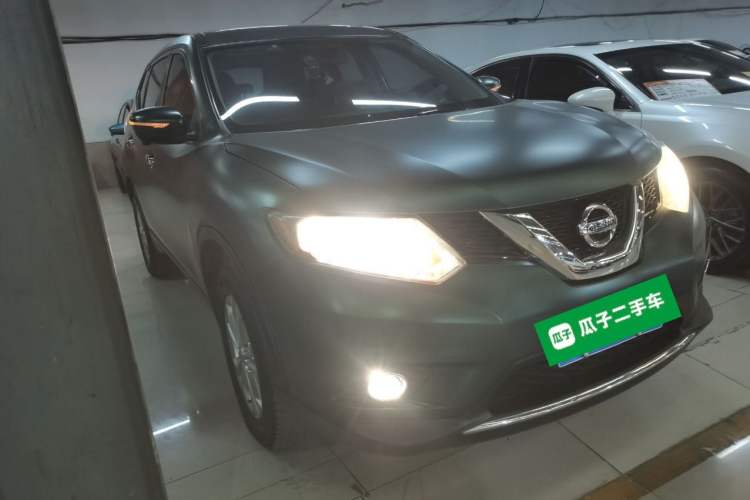 Used Nissan X-Trail 2014 2.0L CVT Comfort Edition 2WD Front Right 45 Deg