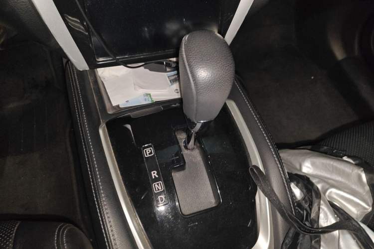 Used Nissan X-Trail 2014 2.5L CVT Leading Edition 4WD Gear Lever