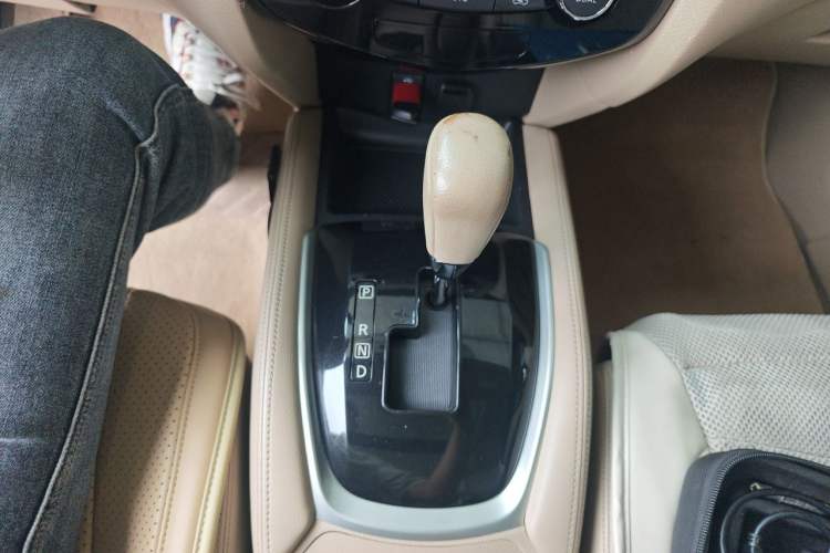 Used Nissan X-Trail 2014 2.5L CVT Ultimate Edition 4WD Gear Lever
