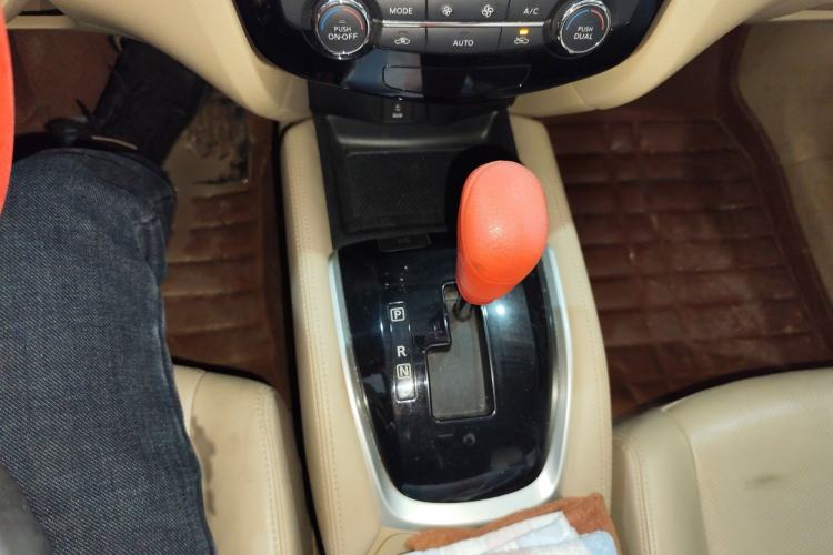 Used Nissan X-Trail 2014 2.0L CVT Comfort Edition 2WD Gear Lever