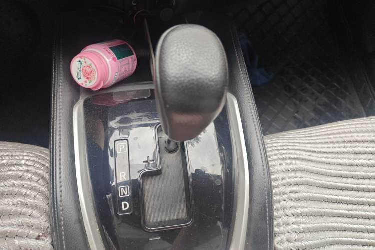 Used Nissan X-Trail 2014 2.0L CVT Comfort Edition 2WD Gear Lever