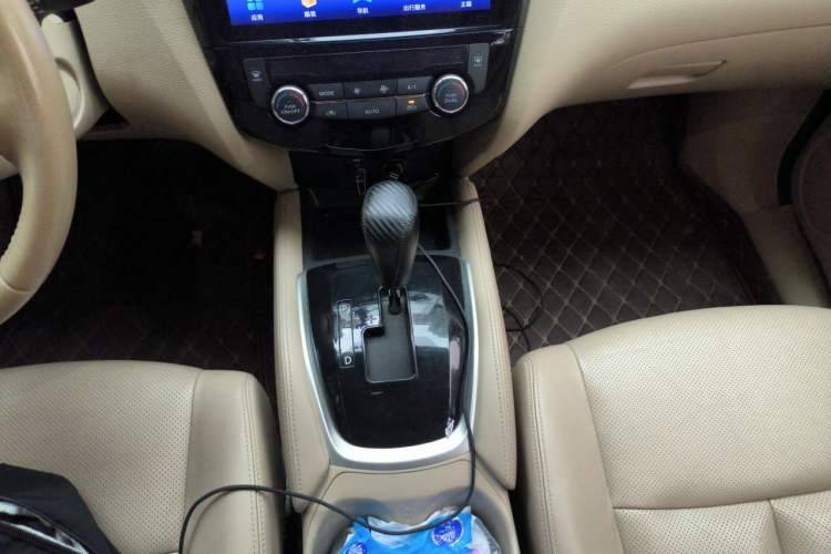 Used Nissan X-Trail 2014 2.0L CVT Comfort Edition 2WD Gear Lever