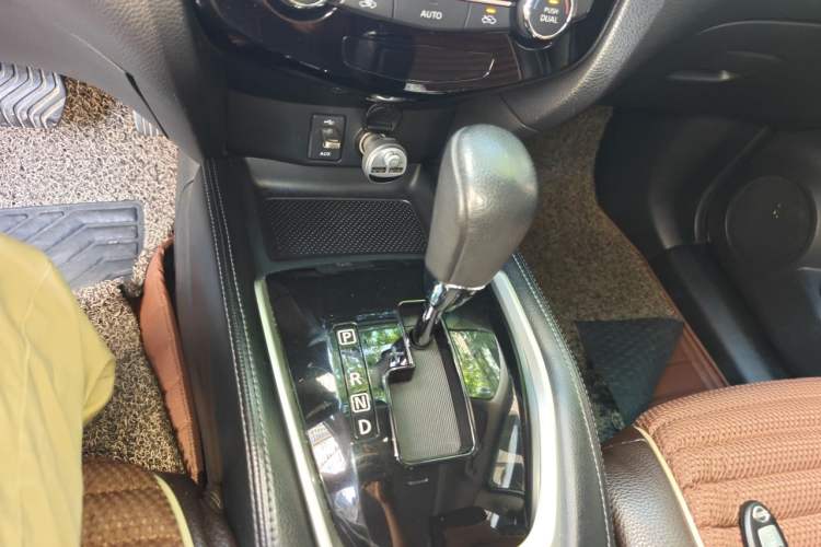 Used Nissan X-Trail 2014 2.0L CVT Comfort Edition 2WD Gear Lever