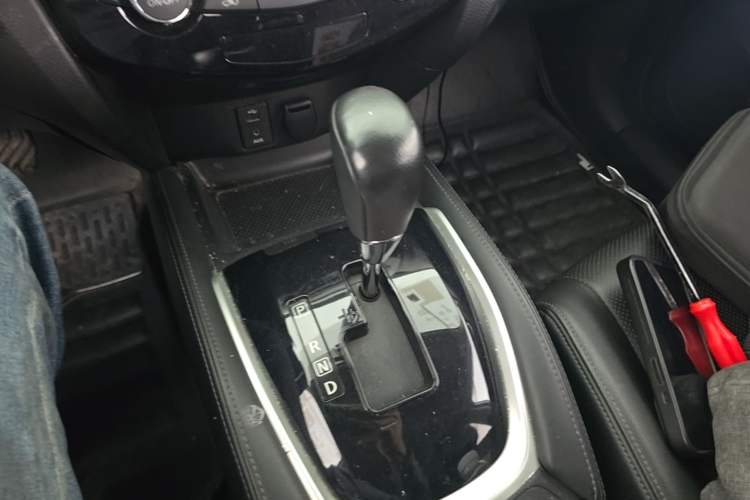 Used Nissan X-Trail 2014 2.0L CVT Comfort Edition 2WD Gear Lever