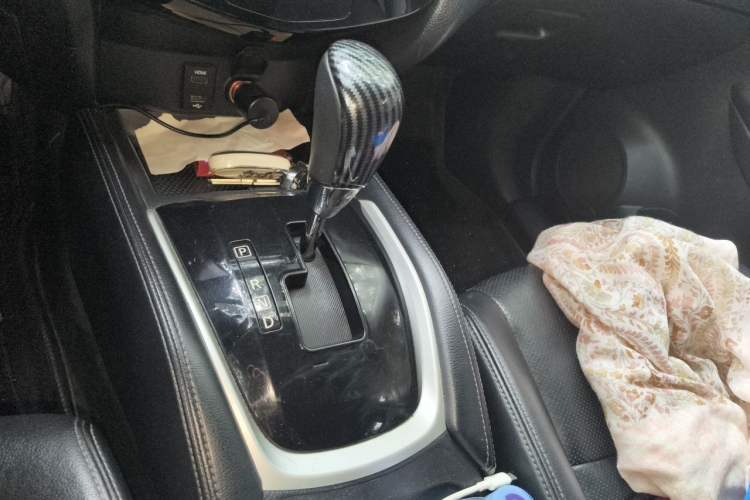 Used Nissan X-Trail 2014 2.0L CVT Comfort Edition 2WD Gear Lever