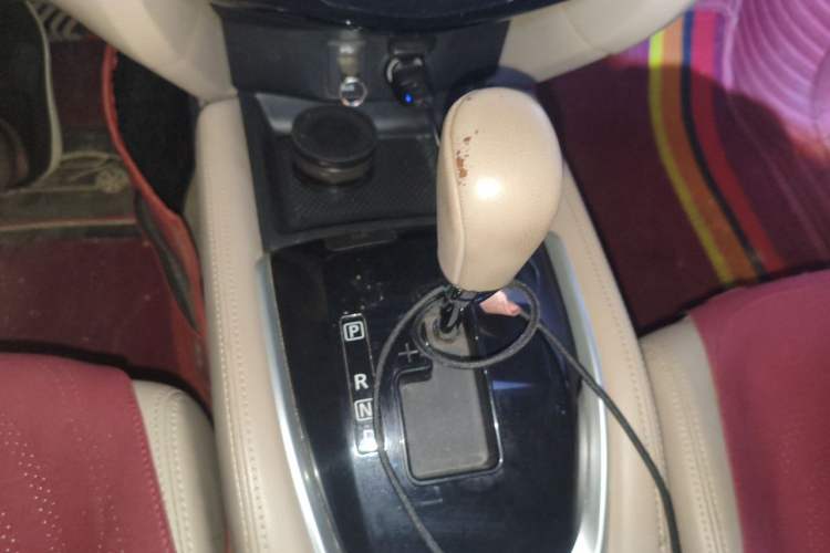 Used Nissan X-Trail 2014 2.5L CVT Luxury Edition 4WD Gear Lever