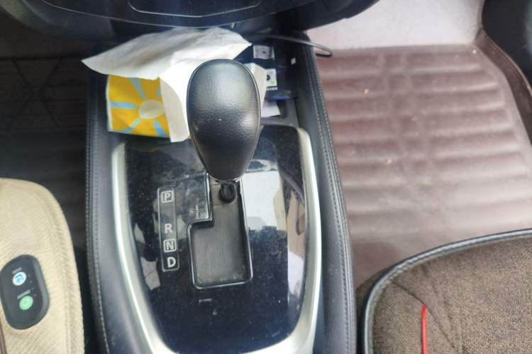 Used Nissan X-Trail 2014 2.0L CVT Comfort Edition 2WD Gear Lever